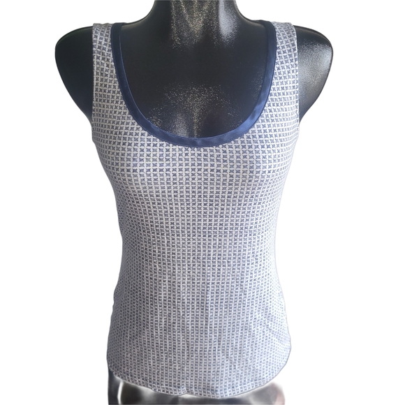 Banana Republic Luxe Touch White And Blue Patterned Tank Top M - Picture 1 of 6